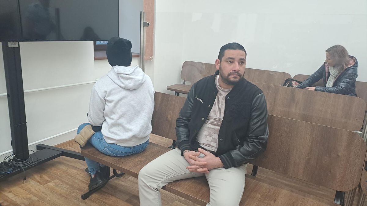Obžalovaný v případu rvačky na koupališti v Dubí k soudu opět bez omluvy nepřišel, rozsudek se odkládá